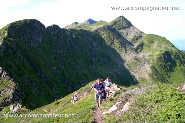 Sous la Dent du Corbeau. Au fond, la Thuile et le Grand-Arc