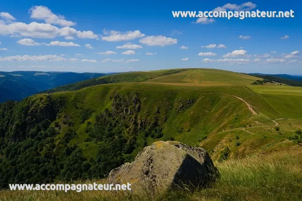 Randonnée au Hohneck depuis Metzeral : vue sur le Wormspel et le Kastelberg Randonnée au Hohneck depuis Metzeral : Wormspel et Kastelberg